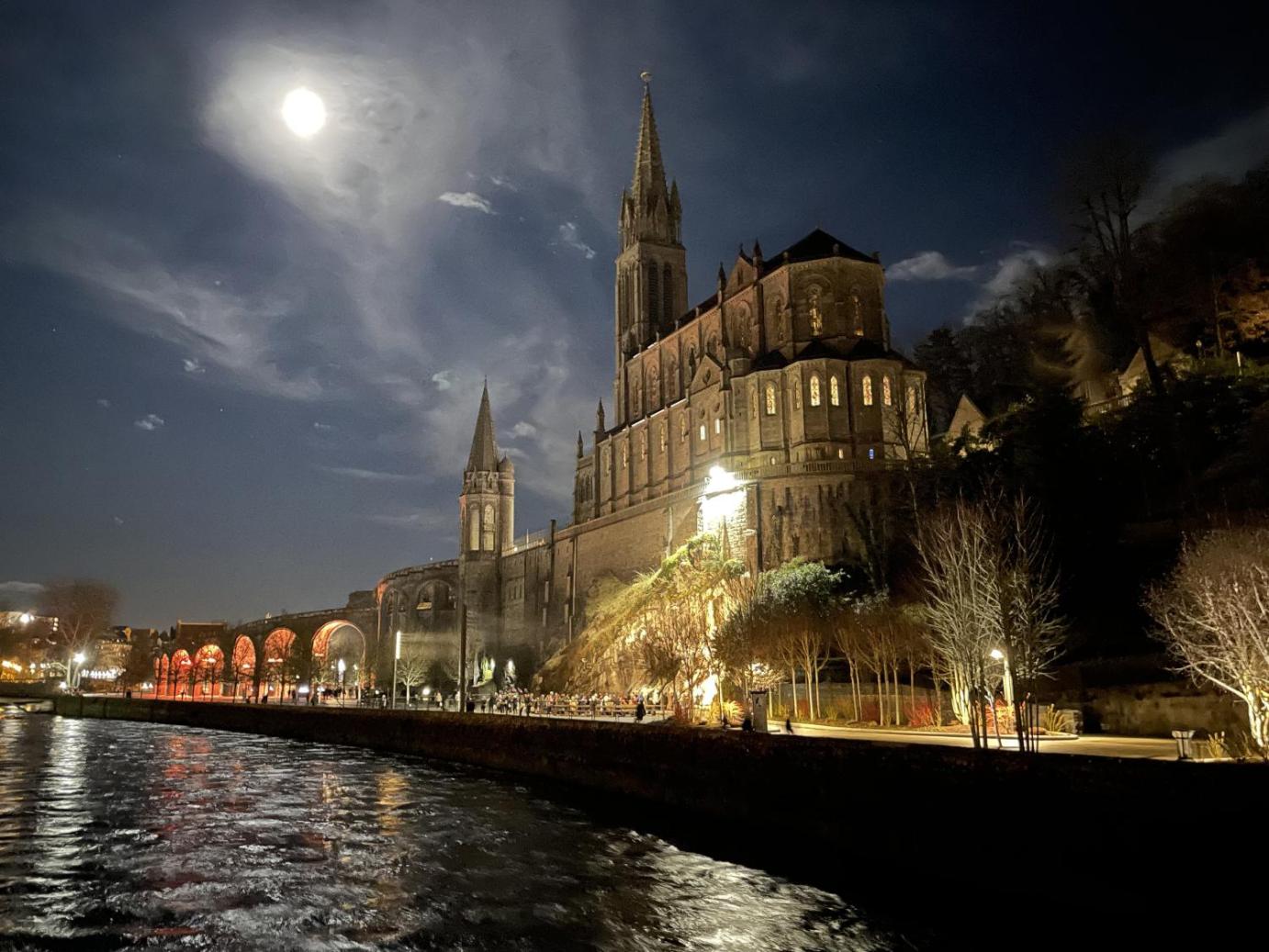 lourdes-abendstimmung_by_christiane-raabe_pfarrbriefservice
